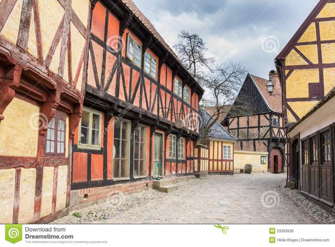 奥尔胡斯,丹麦- 2015年4月12日:中世纪房子在奥尔胡斯 编辑类库存图片