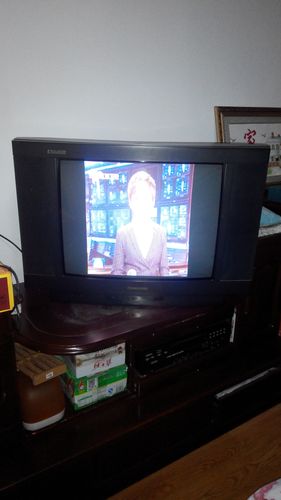 老式电视机(长虹25寸)屏幕显示上下正常左右不能到边,就是整个图像