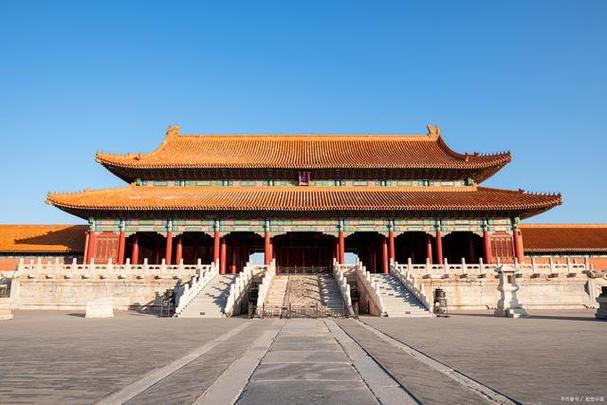 故宫是中国明清两代的皇宫,也是世界上最大,保存最完整的古代宫殿建筑