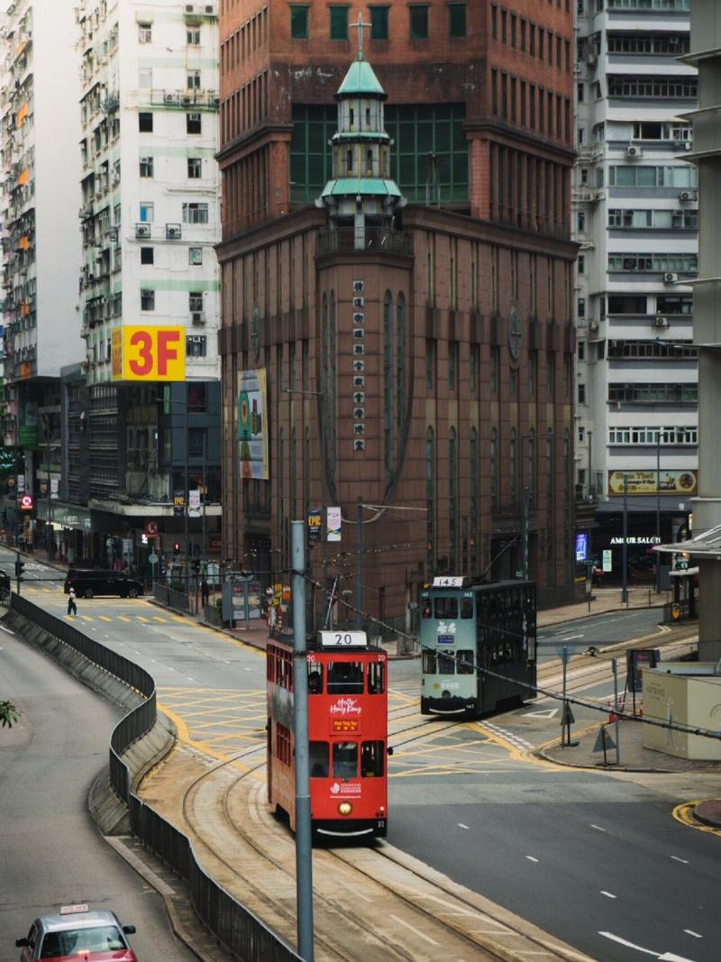五一来香港一定不能错过的轩尼诗道 走上天桥俯视连接湾仔和铜锣湾的
