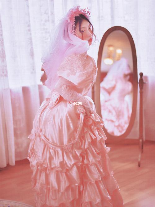 粉色复古婚纱昭和风写真