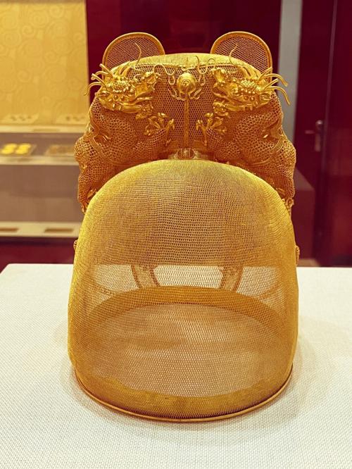 是中国在考古发掘中,唯一获得的皇帝金冠,国家永久禁止出境的特级文物