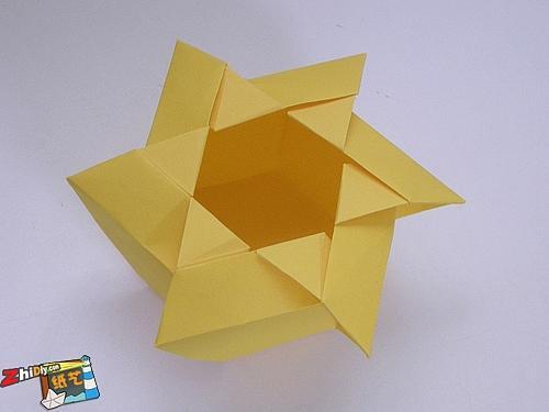 用正方形纸折纸盒的
