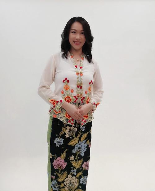 马来西亚小娘惹传统服装bajukebaya