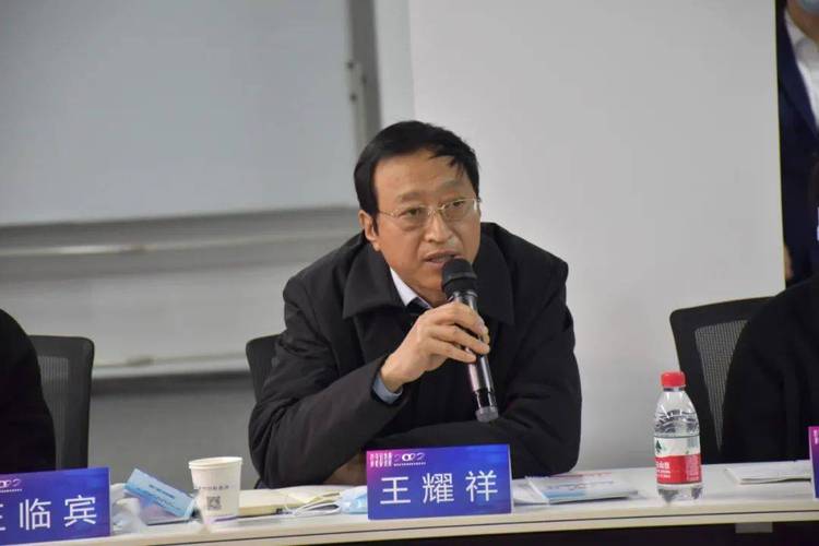 市发改委副主任李亮市民营经济发展促进中心主任高雪玲市科技局局长