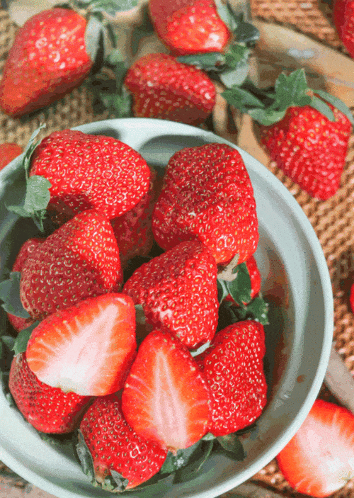草莓届的"天花板",冬天的第一颗草莓就吃它,奶香浓郁~酸甜爆汁爽!