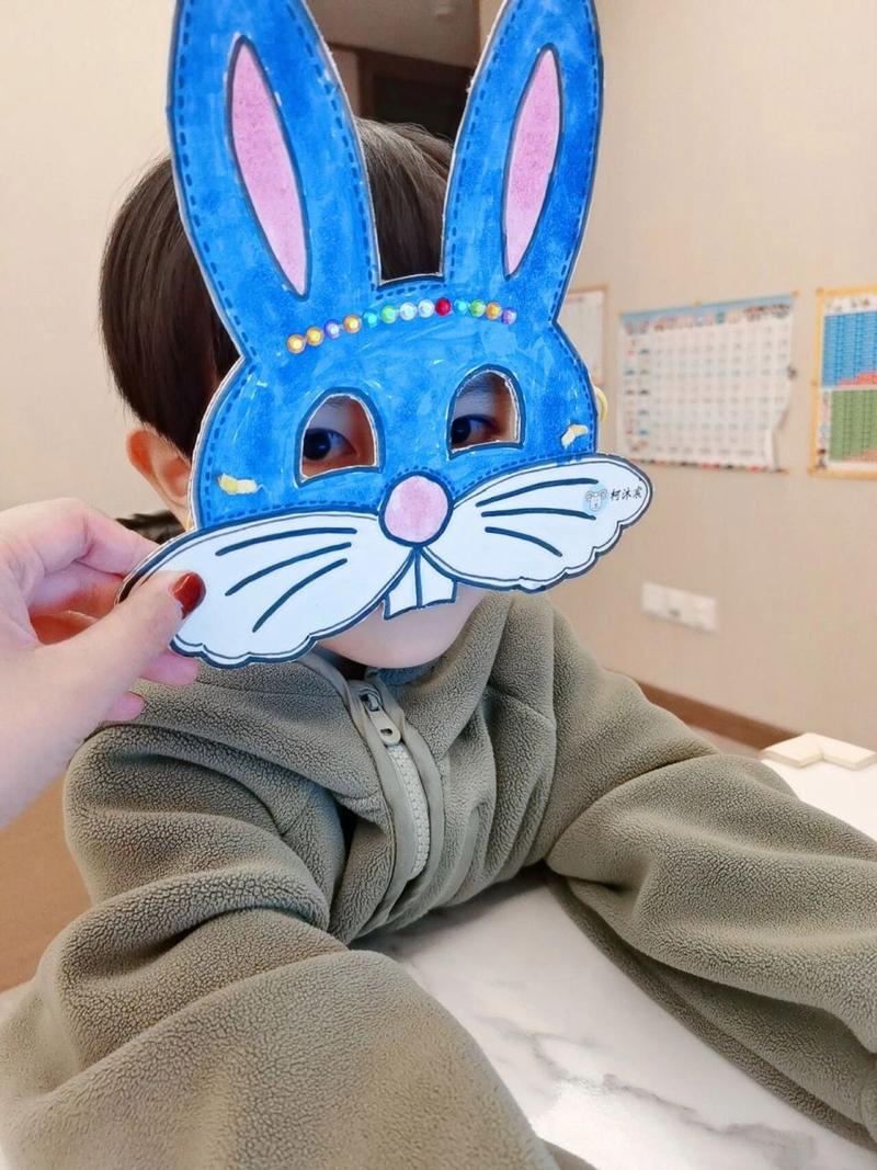 开学季,要求小朋友做一个关于兔子的手工,这款兔子面具也太简单好做啦