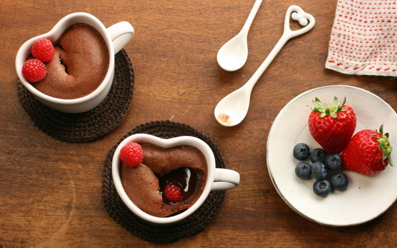 巧克力甜点,杯子,黑莓,草莓,食物,勺子壁纸