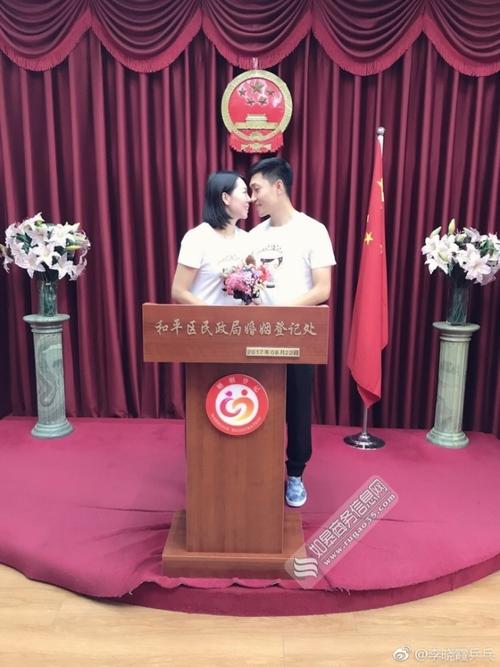 奥运冠军李晓霞结婚与男友领证 上个月刚公开恋情