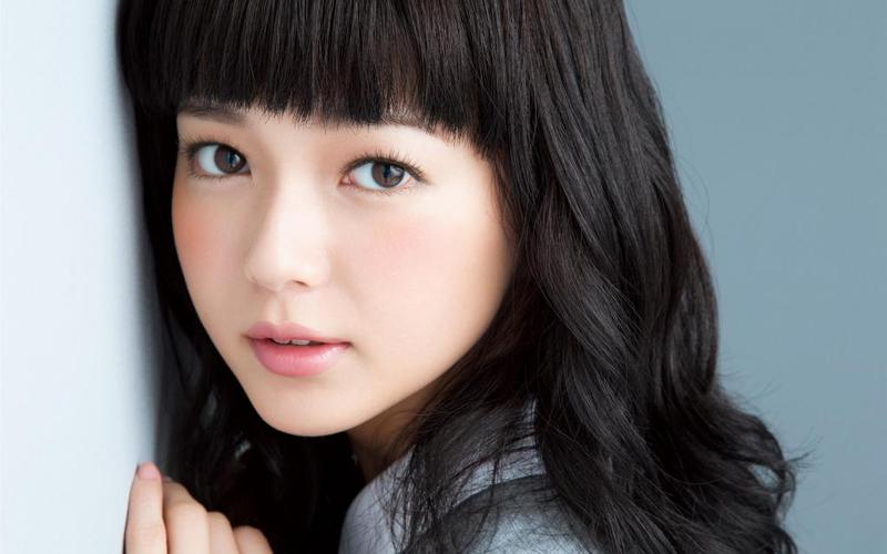 美丽的日本女孩,卷发,可爱的脸壁纸