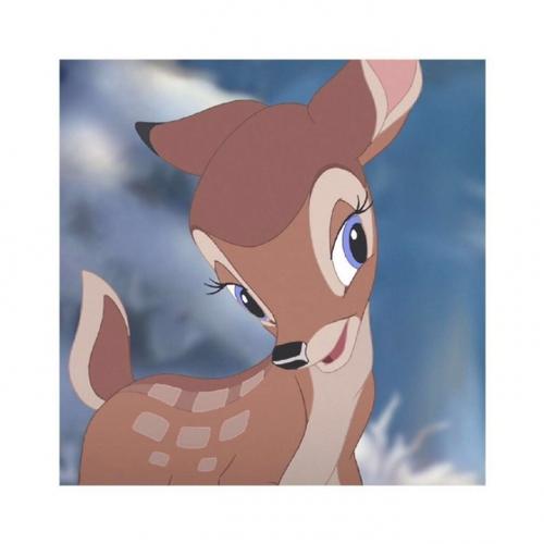 有段时间欧阳娜娜换了微博头像,是她最喜欢的小鹿斑比.