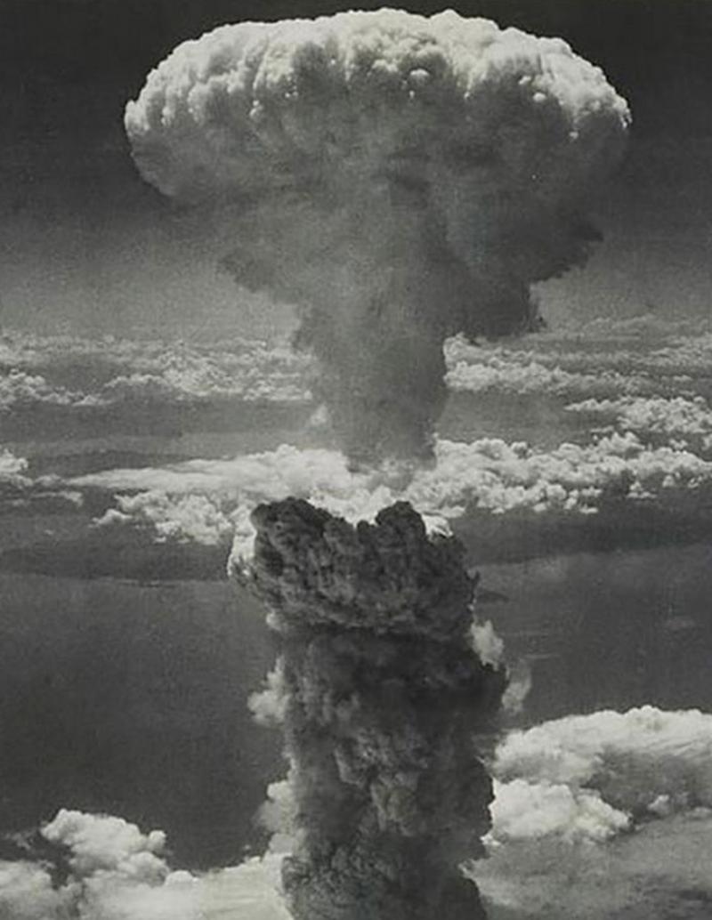 美国用原子弹轰炸日本广岛的时候,去的飞机并不是一架,而是有三架飞机