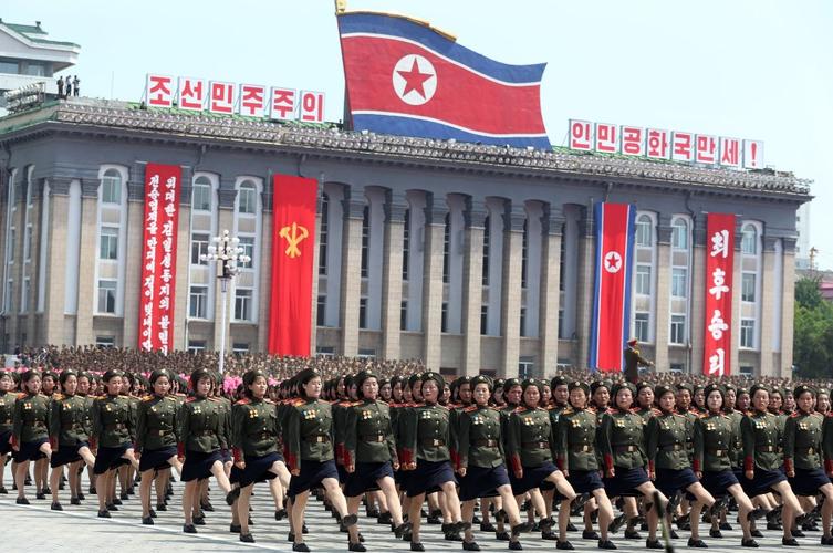 朝鲜有史以来最大规模阅兵式[27p]