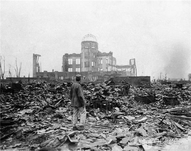 日本广岛被美国原子弹轰炸后的城市悲惨图片!