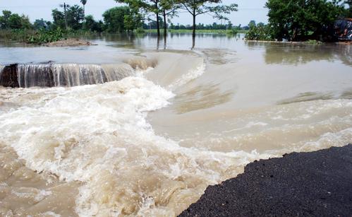 印度比哈尔邦洪灾造成至少10人死亡
