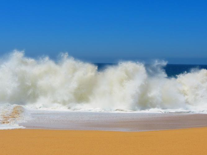 墨西哥汹涌的海浪4k风景图片图片
