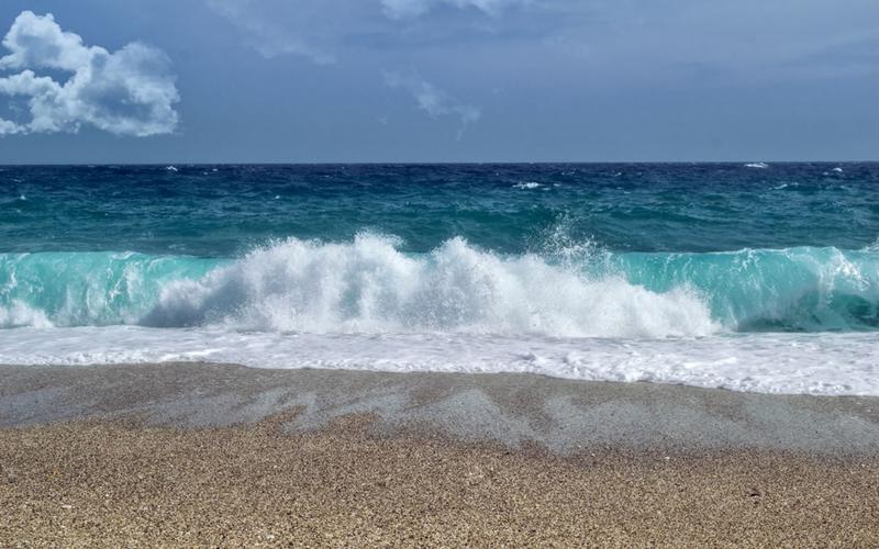 大自然海浪风景图片桌面壁纸