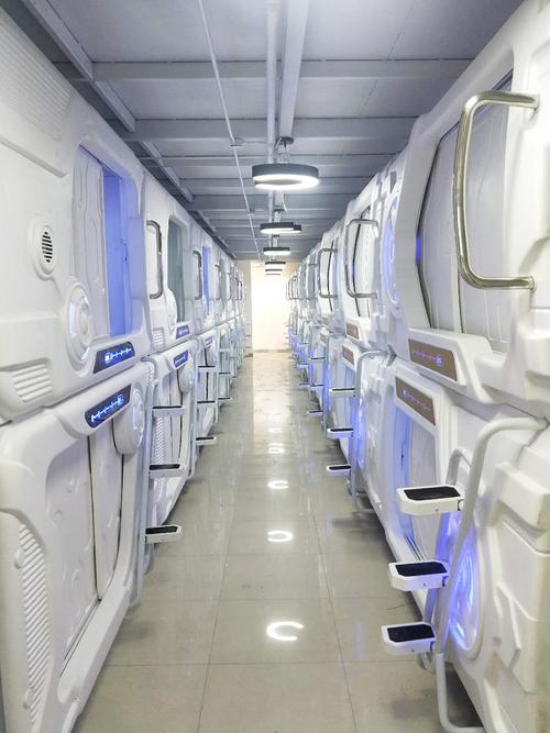 新疆机场航站楼太空舱休息区已安装完毕