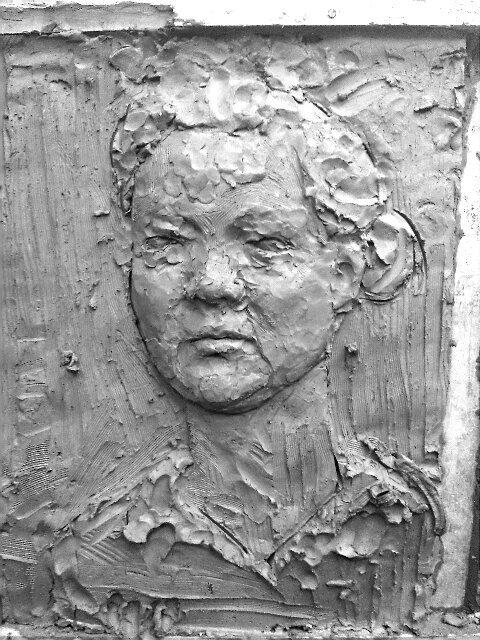 泥塑浮雕女人头像