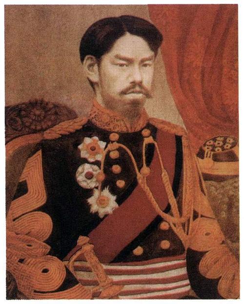 日本明治维新时期,天皇带头剪发穿西装
