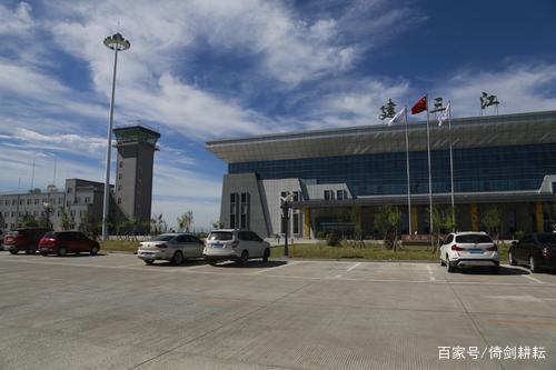 位于黑龙江省抚远市东南方向,为4c等级机场,于2014年5月通航.