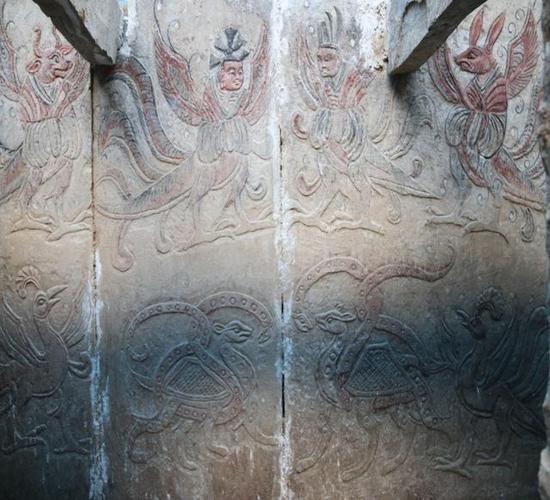 山西大同首次发现北魏浮雕彩绘石椁墓