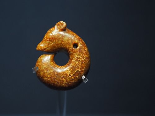 新石器时代红山文化玉龙上海博物馆藏