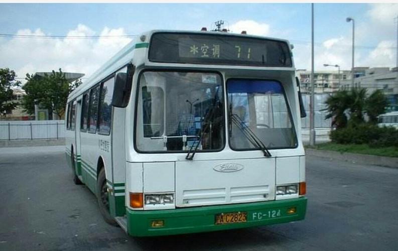 长江客车与美国福莱西宝客车合资生产的cfc6110gd型公交车