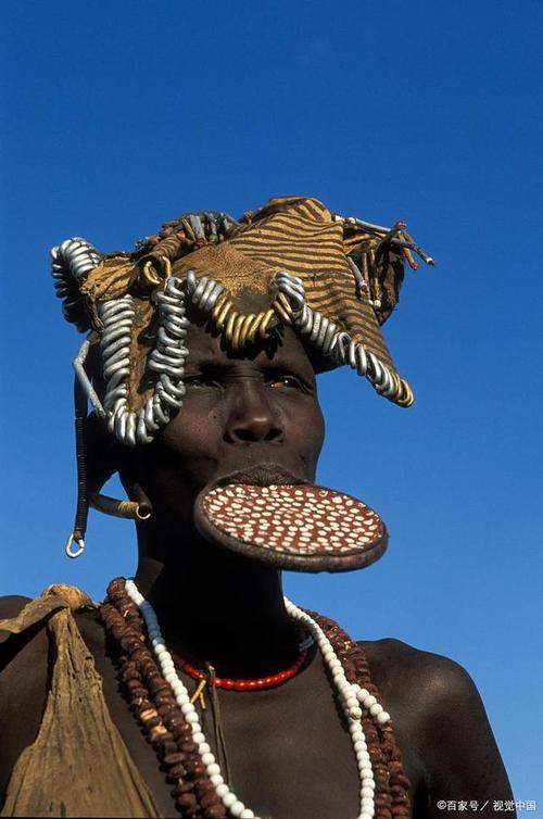 "唇盘"越大越有钱——埃塞俄比亚摩西尔族