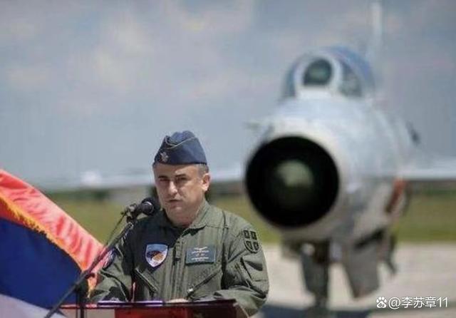 他叫维利科维奇,南联盟空军司令.