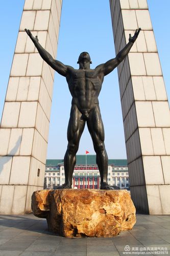 旅行 北国春城·长春 写美篇中心广场中央建有37米高主体雕塑"太阳鸟"