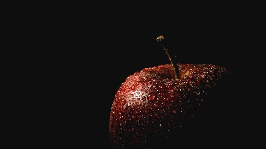壁纸 红苹果,水滴,黑暗 3840x2160 uhd 4k 高清壁纸, 图片, 照片