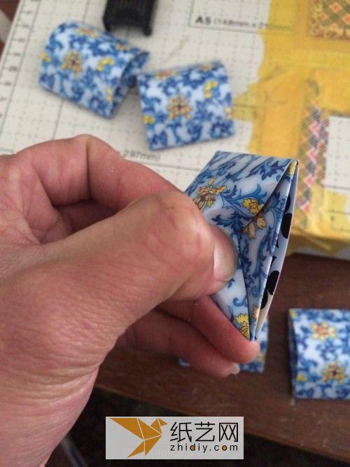 超大气的扑克牌制作折纸装饰花瓶 新年礼物就要这么给力