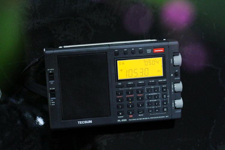 德生pl990目前市面上唯一一款便携式插卡蓝牙全波段高性能收音机
