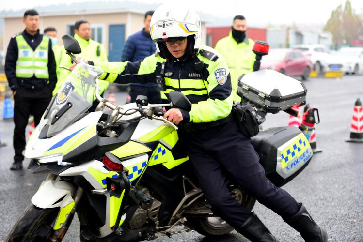 【济南交警】组织开展摩托车驾驶技能训练