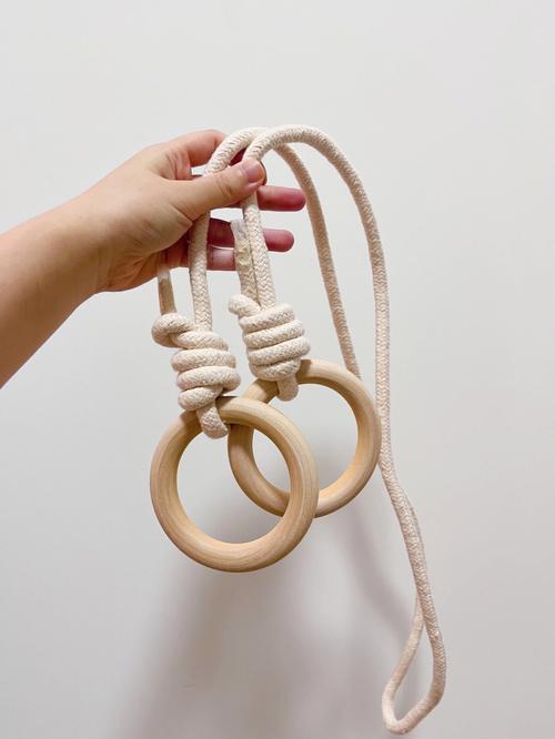 自己找了尺寸差不多的实木圆环,1090绳结02的打法是水手结,绳子是