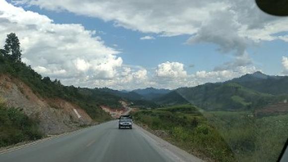 缅甸佤邦开车从勐波到勐平,带大家看这边的公路风景是什么样的?