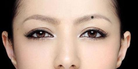 女人右眉上方有痣代表什么 右眉毛里有痣代表什么