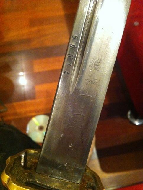 我有一把日本昭和十三年字样的军刀,还打着天皇字样,字体都是凸出的