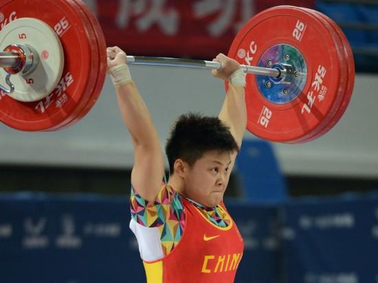 女举全锦赛75kg级 康月夺冠抓举破全国纪录(图)