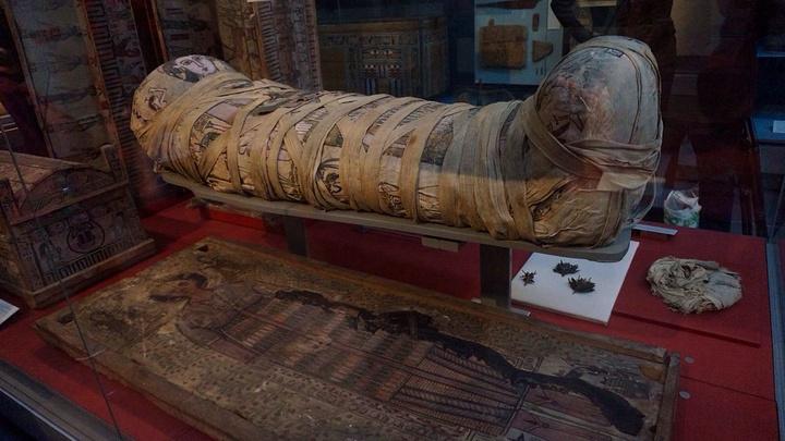 这是一名17岁的少女的木乃伊埃及人真厉害木乃伊的包裹过程胆小者勿看