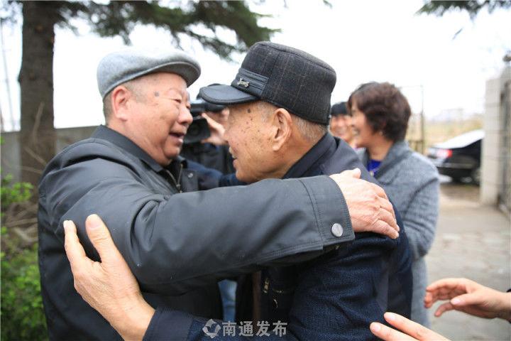 92岁老兵回到70年前战斗过的江海大地,没想到,还有老战友在