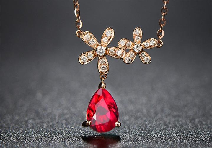 红宝石项链 18k金钻石天然鸽血红宝石吊坠锁骨链 时尚项饰品批发