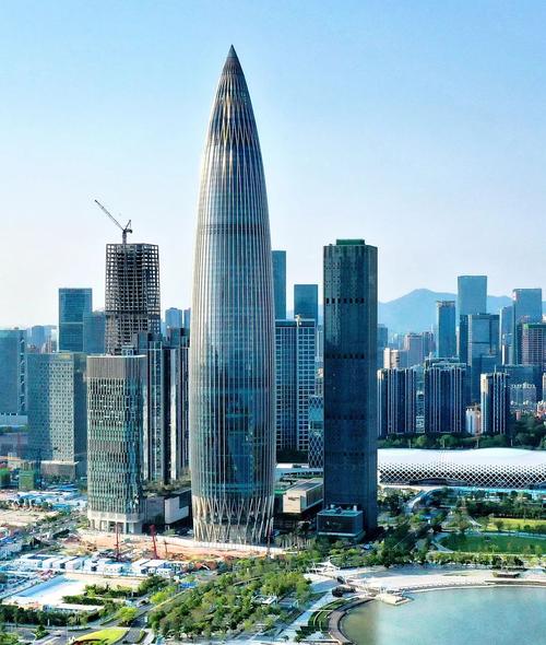 深圳湾畔高度超过500米的超高层建筑春笋大厦.南兆旭/摄