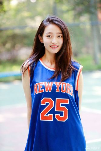组图:王艺诺化身活力美少女 篮球装也能小清新