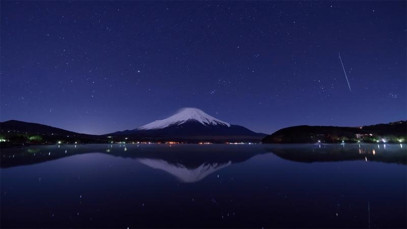 双子座流星和富士山山中湖4k风景高清壁纸2560x1440