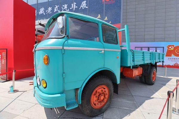 典藏老式汽车展值得一看|中国重汽_网易订阅