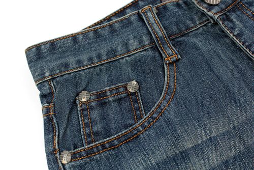 前口袋:立体剪裁 斜插式口  双重叠袋设计 车线整齐 大牌品质