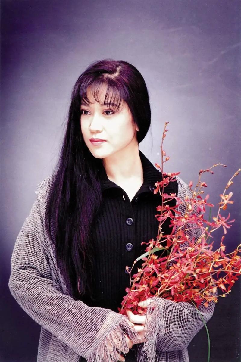 李丽芬:中国台湾女歌手,电台节目主持人. 1979年参加第二 - 抖音