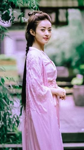 公认穿粉色古装最美的女星,杨幂的宸妃,赵丽颖的玉无心都输给了